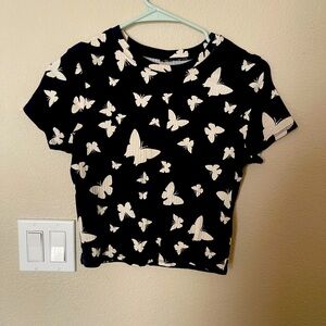 Black crop top shirt